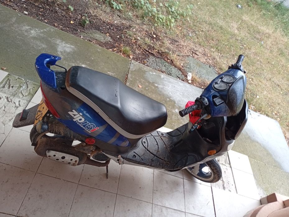 Vând scuter de 49