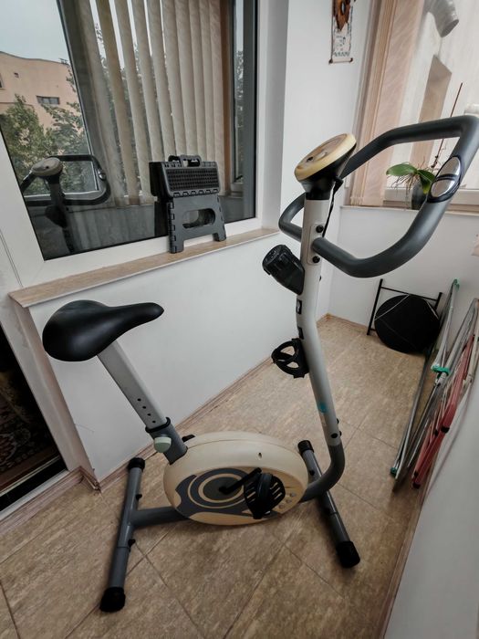Bicicleta sport statica cu 8 trepte de intensitate