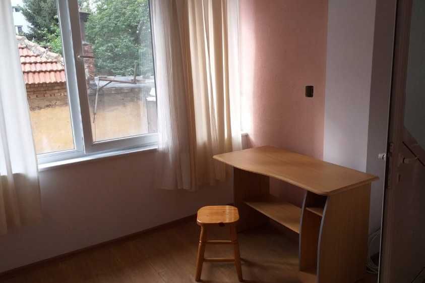 Дава се под наем Двустаен апартамент в Бургас, Лазур - 70 кв.м за 175 € - Снимка #2