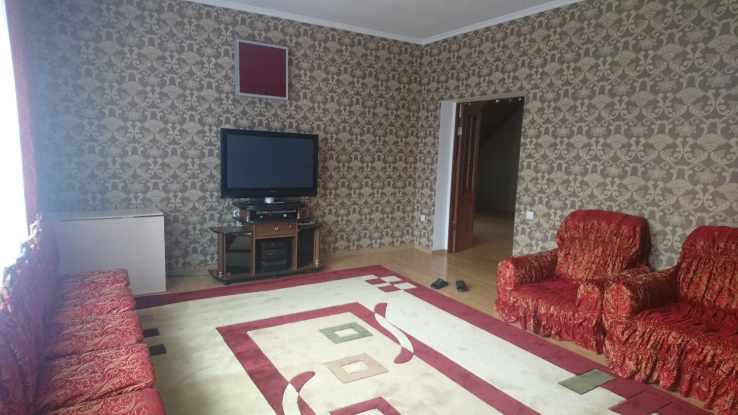 Продам Дом и отдельно стоящее помещением 70 кв.., которое сдаётся .