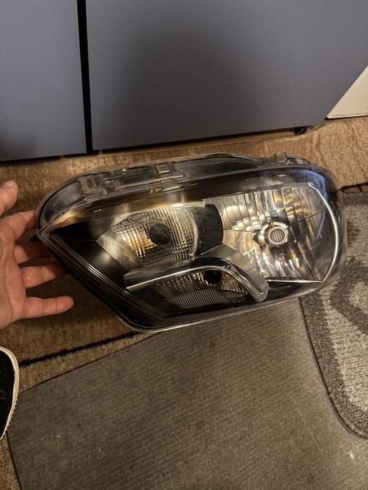 VW CADDY 2011г.Предни фарове