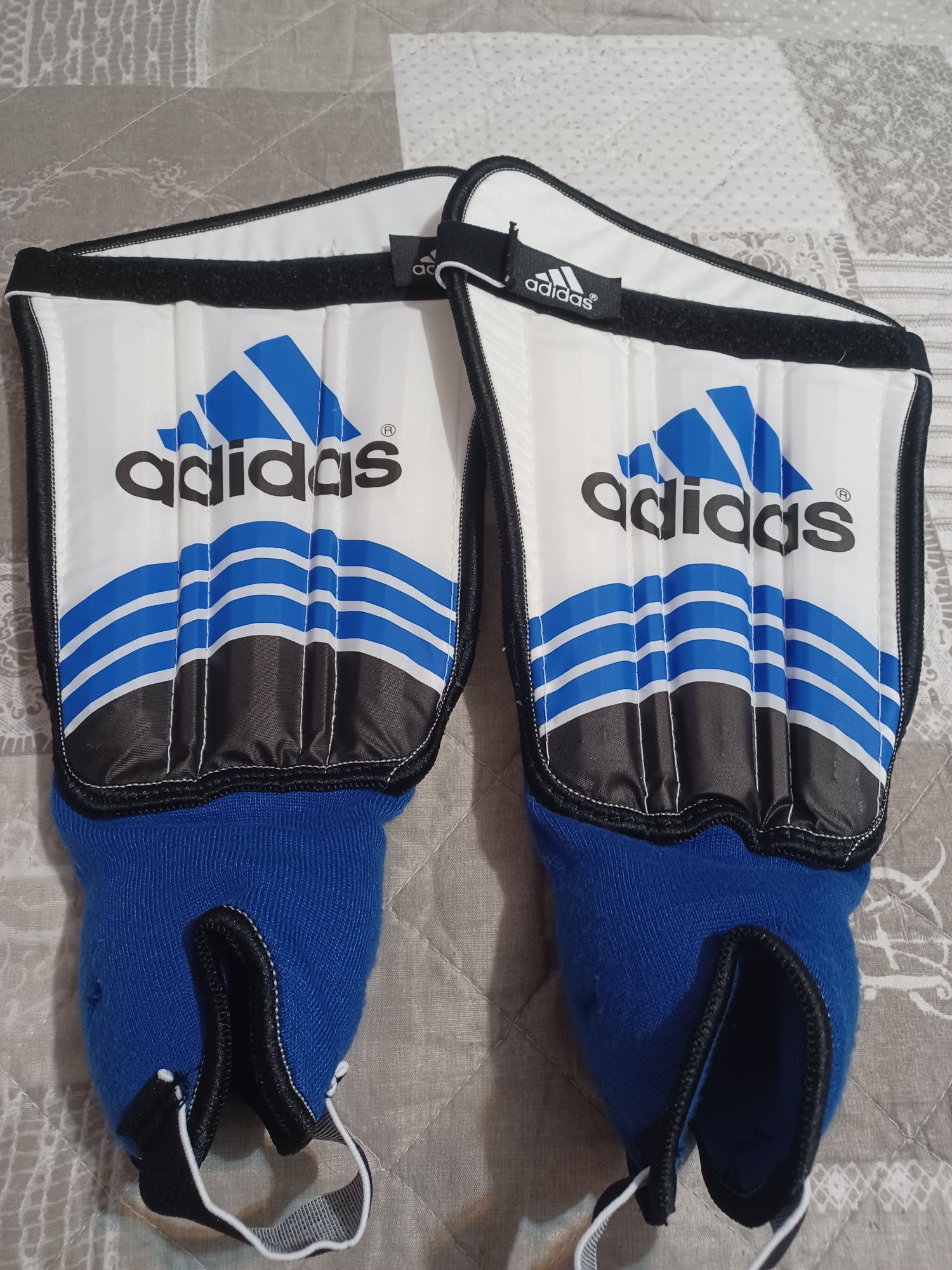 Protecție piciorele fotbal Adidas originale.