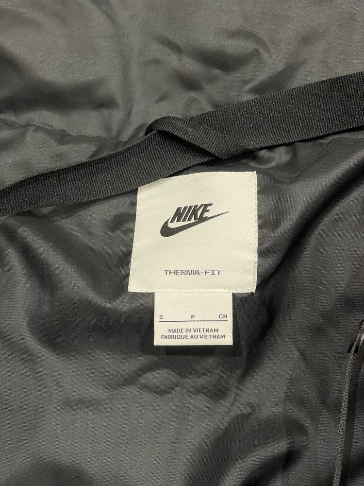 Дамско Яке Nike (S)