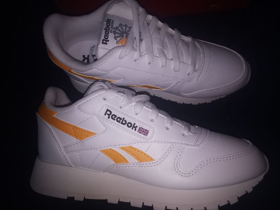 Reebok, unisex.   .