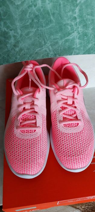 Нови оригинални дамски маратонки Nike