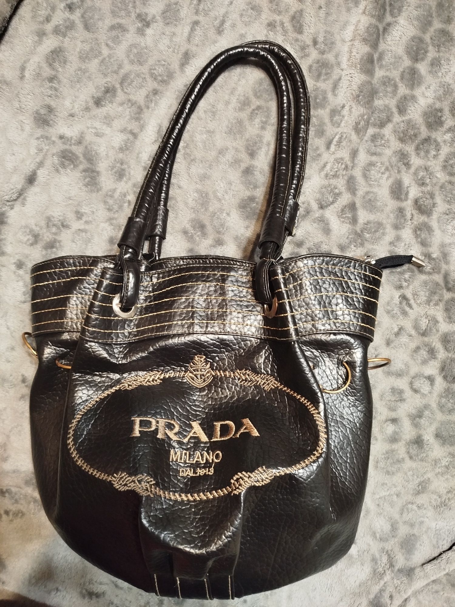 Prada-италиянска чанта