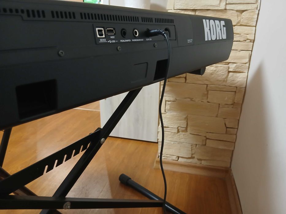 Синтезатор Korg PA 300