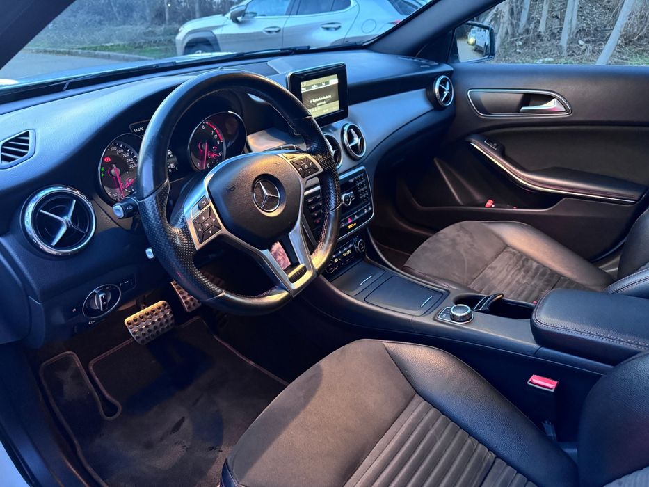 Mercedes  gla pachet amg 4 matric 2.0 benzina 210 cp