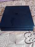 Vând PlayStation 4 pro