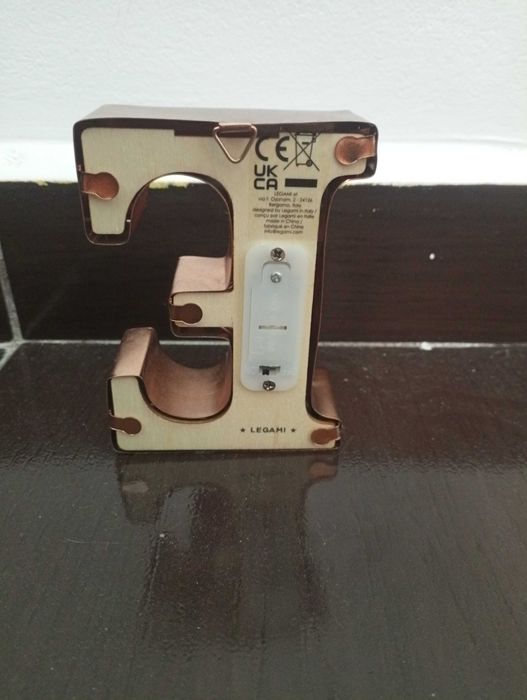 Inițială ( E ) cu luminite