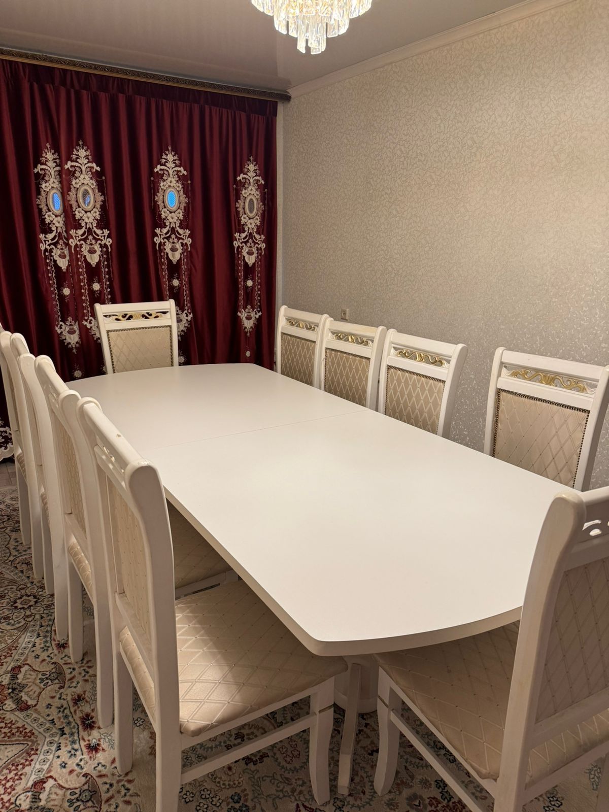 Продаем стол со стульями
