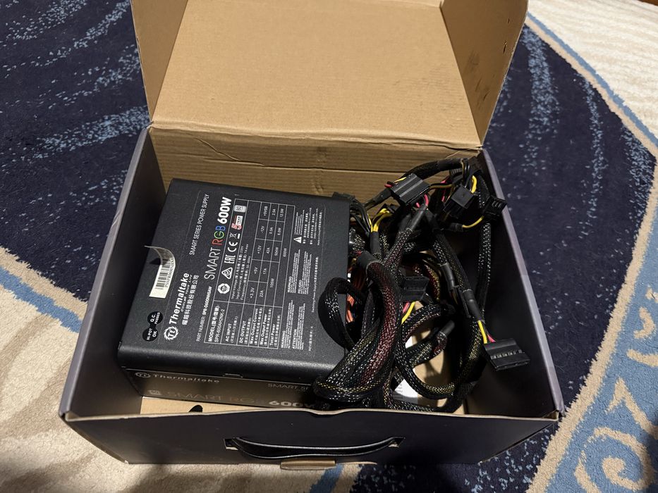 Блок питания Thermaltake на 600W