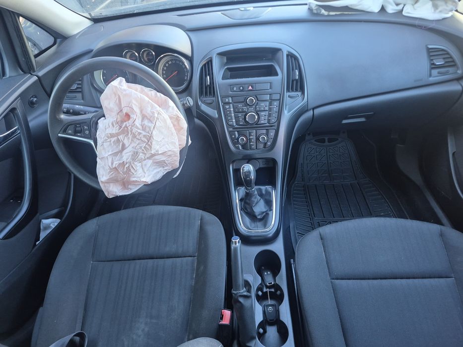 opel astra 2014 1.4benzina avariat rate fixe fara avans
