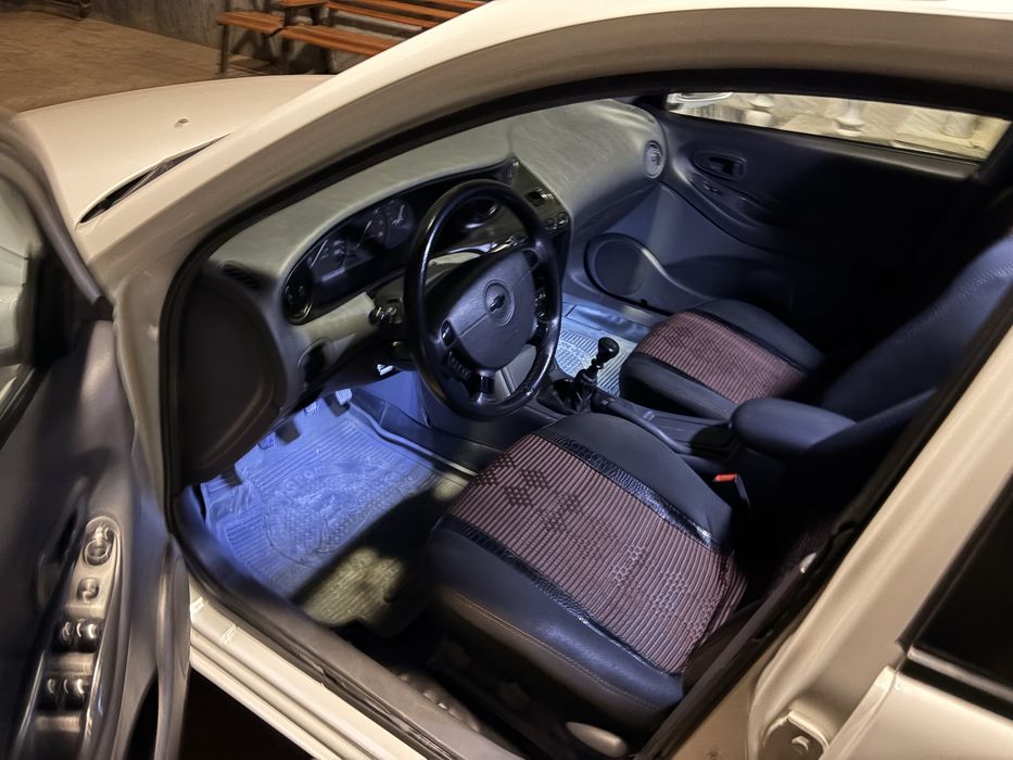 Leganza 1.8, 2002 yil