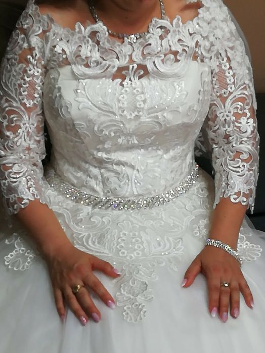 Rochie mireasa de sezon! Bonus: crinolina+ centura cristale