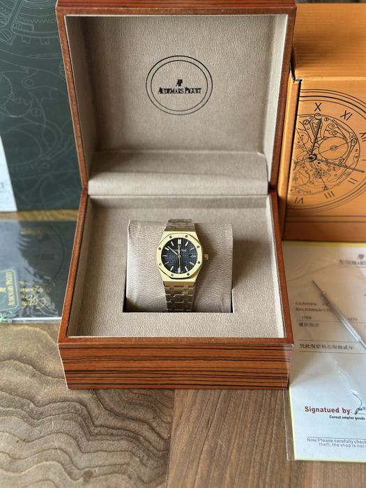 Audemars Piguet Royal Oak Gold and Black Quartz 33 mm - дамски модел