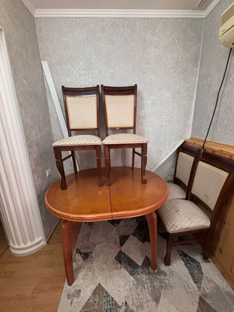 Продается стол со стульями