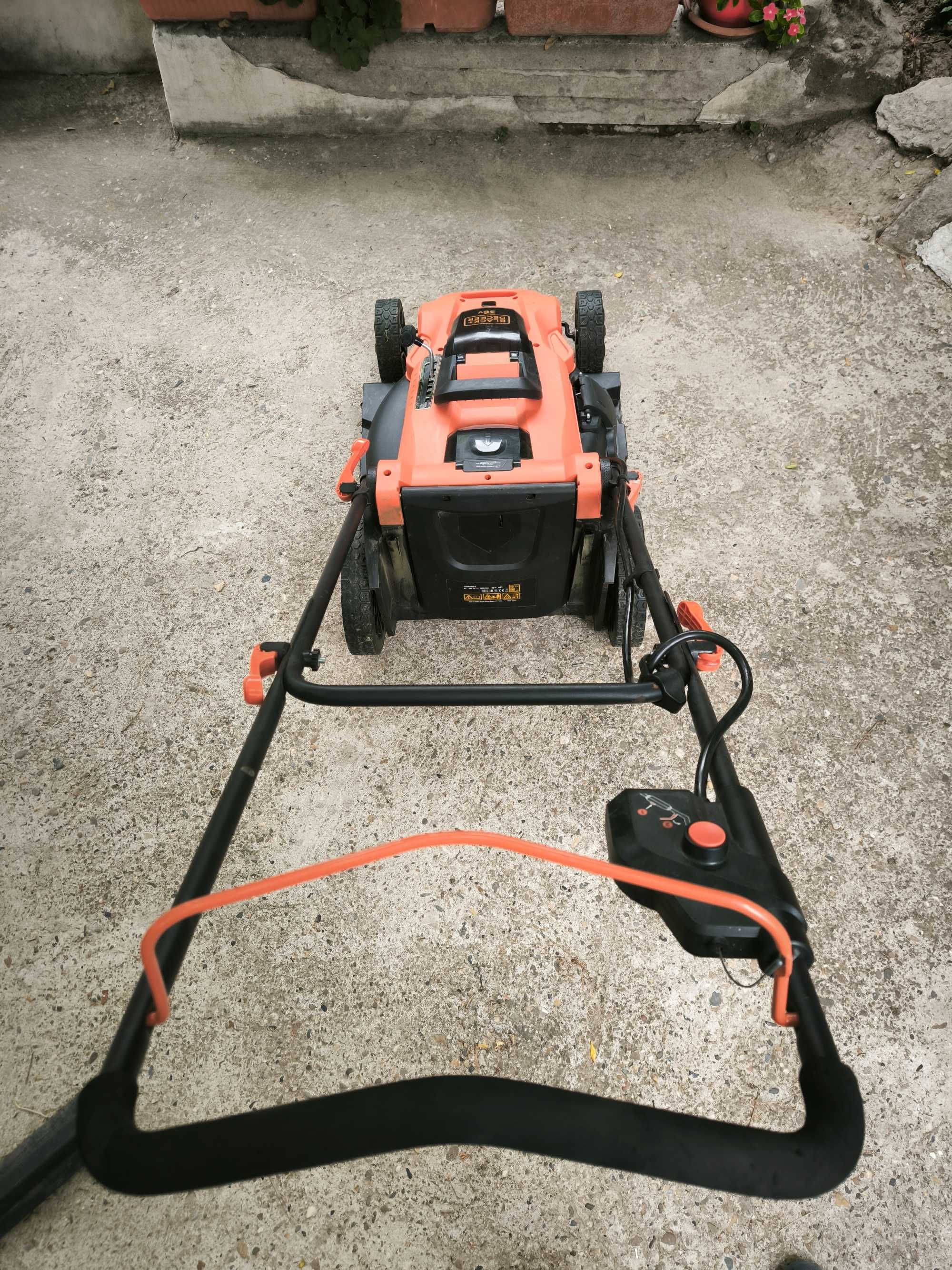Електрическа косачка Black & Decker