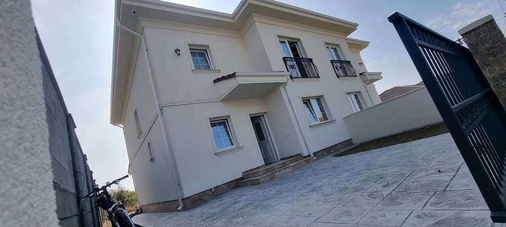 Execut-Renovari-Finisaje-Zugraveli -Tapet-Decorative-Case la Rosu