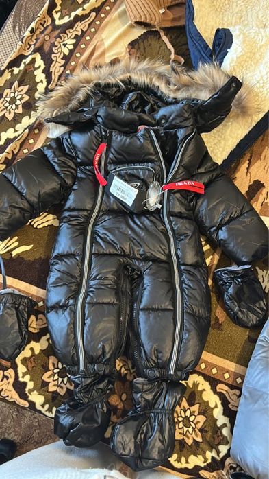 Продам два комбеза  и дайсон