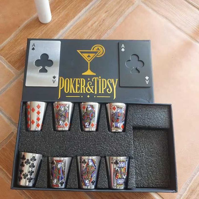 Комплект от 8 броя чашки и 2 отварачки за буткилки