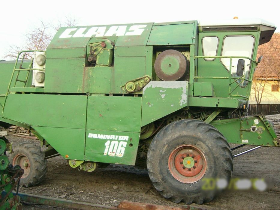 Combina Claas Dominator 106 cu masa de porumb