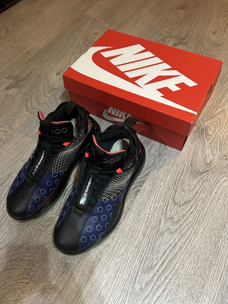 Маратонки NIKE 42 26,5