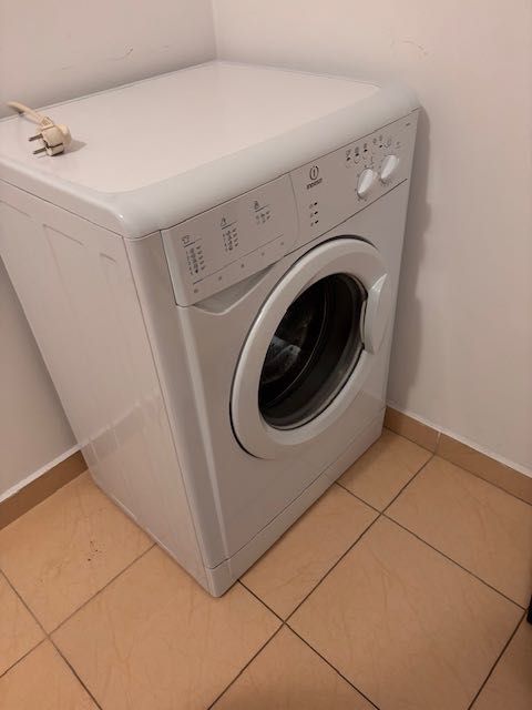 Пералня Indesit win82