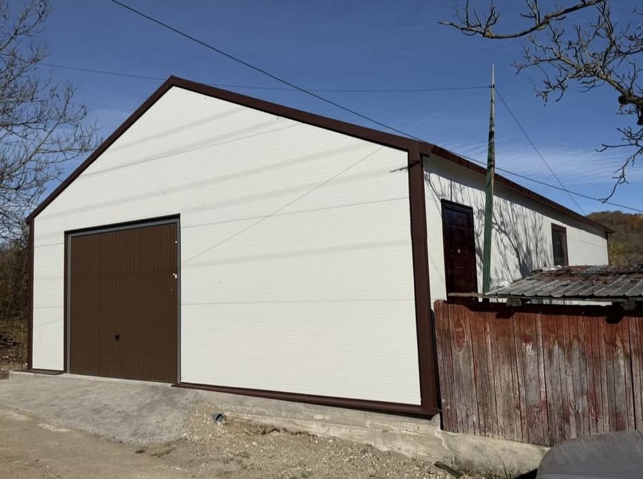 Vand garaje auto pe structura metalica