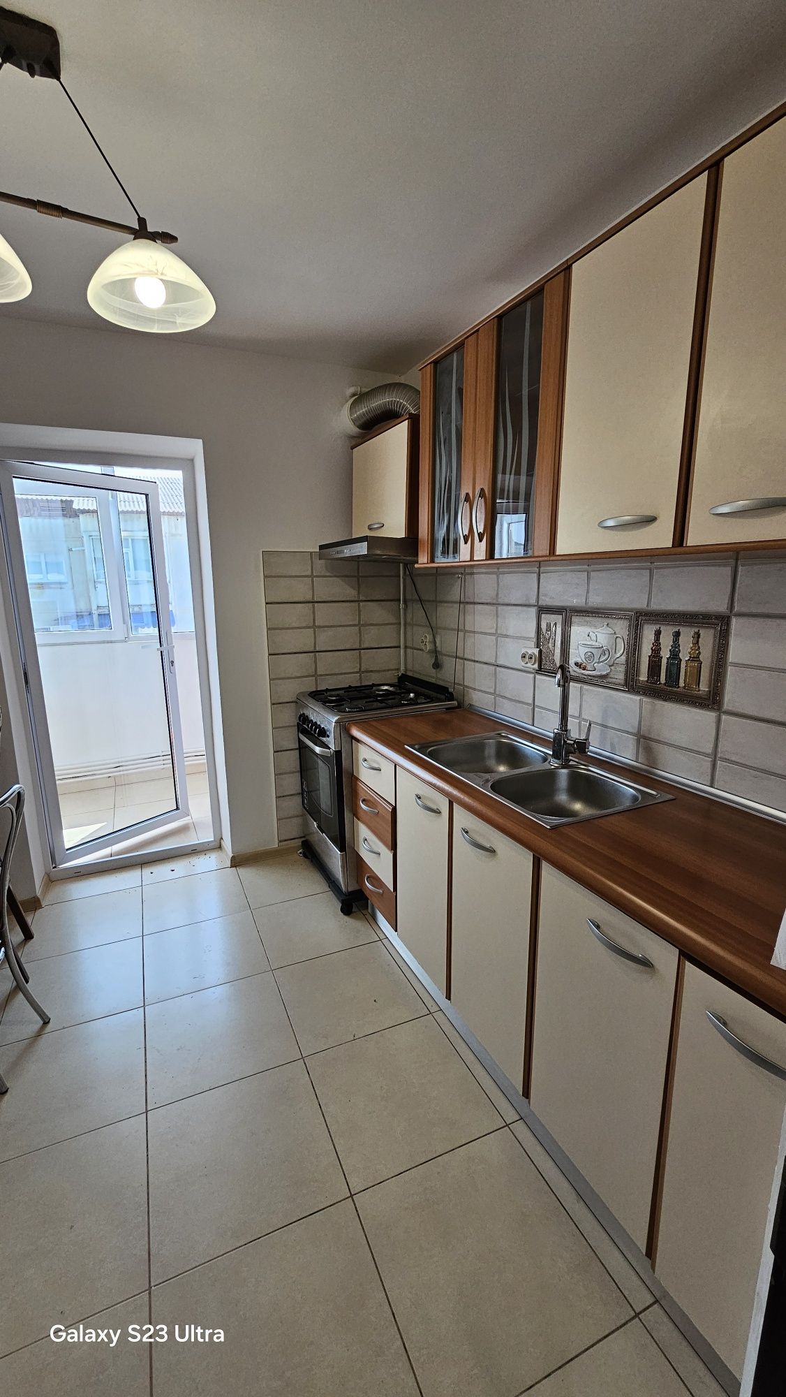 Apartament 2 camere decomandat in Onesti, zona de sus.