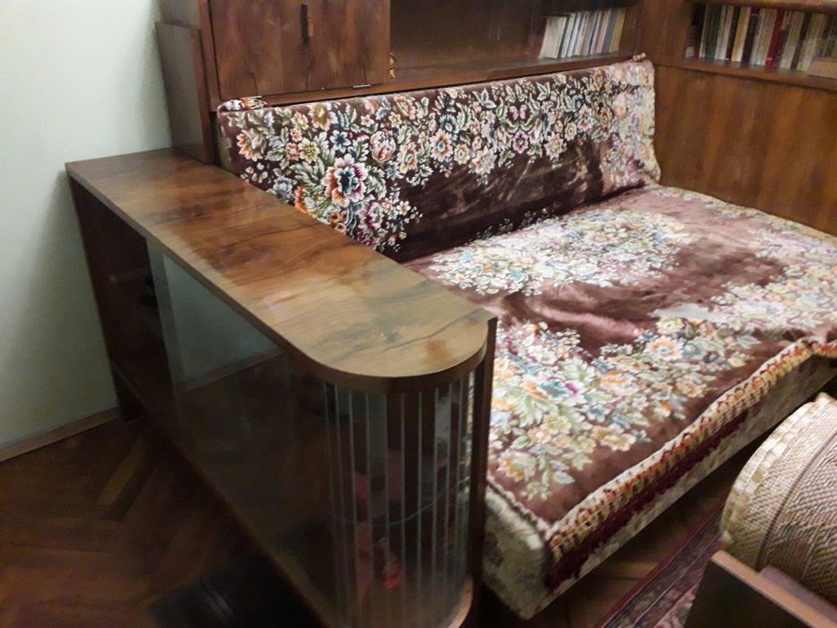 Диван от естествен орех