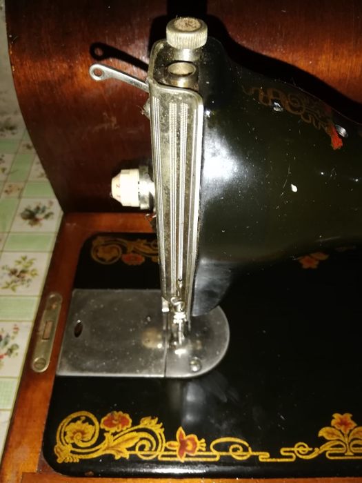 Mașina de cusut manuala