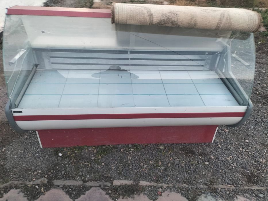 Продам Витринный холодильник