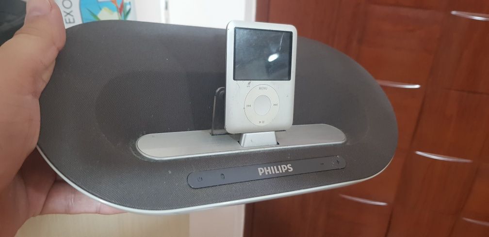 Philips Docking boxa Bluetooth, iPod & iPhone fuctionala