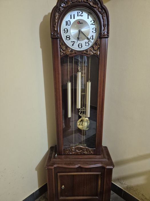 Продам часый маятниковые часы пр Корея все механизмы роботает