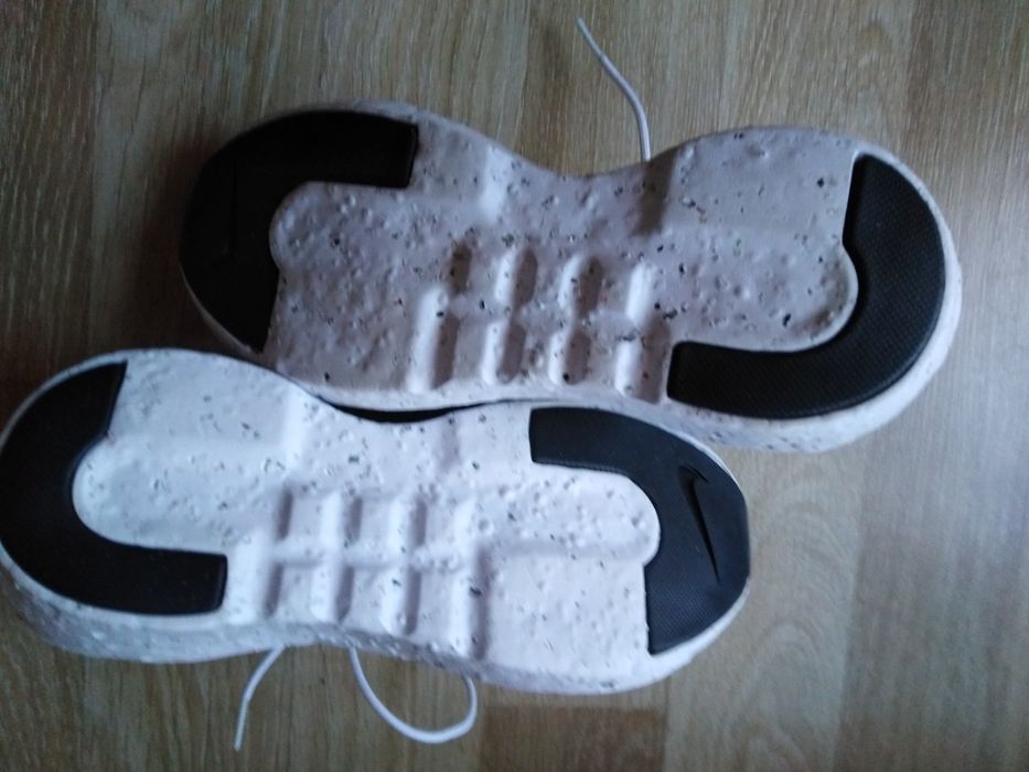 Нови оригинални маратонки,, NIKE''!