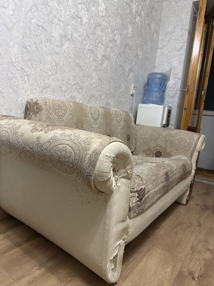диван отдам даром
