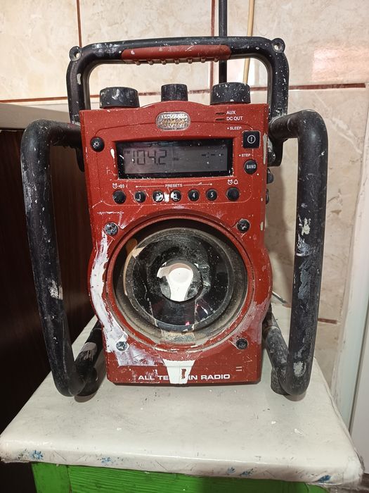 Radio de santier cu aux