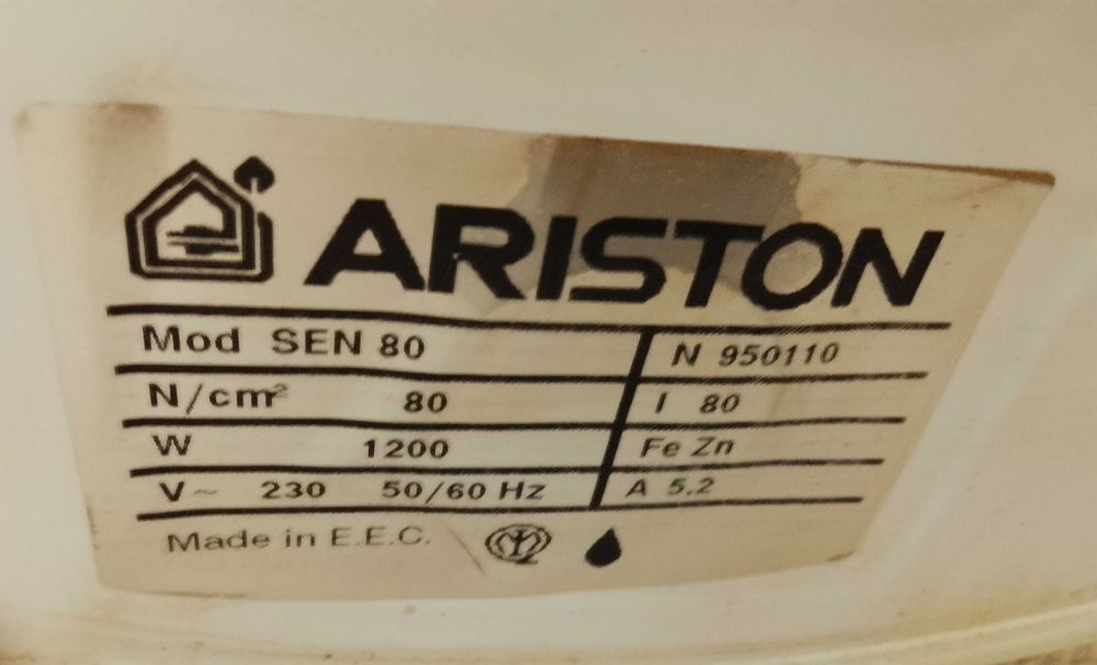 Бойлер,,Аристон,,80литра,вертикален.