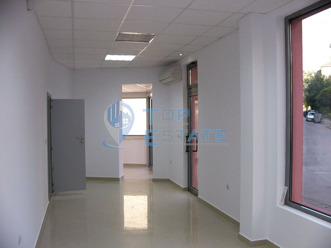 Продава се Магазин в Велико Търново, Център - 65 кв.м за 1493 €/кв.м - Снимка #3