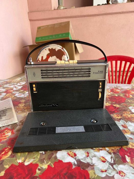 Vand 3 radio marca Albatros