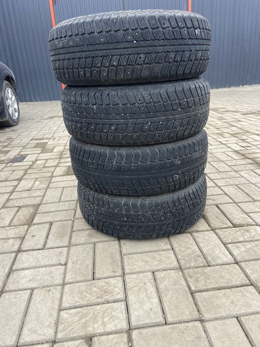 Продам шипованные шины 195/65/15,состояние норм,торг есть символически