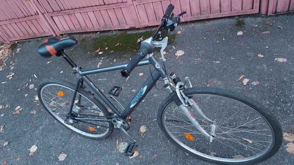 Bicicleta de strada cu suspensie si viteze in butuc SRAM