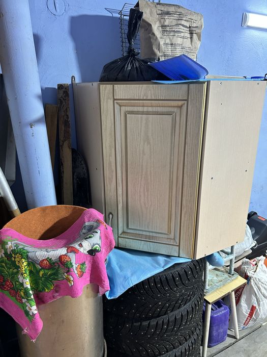 Шкаф угловой в хорошем состоянии