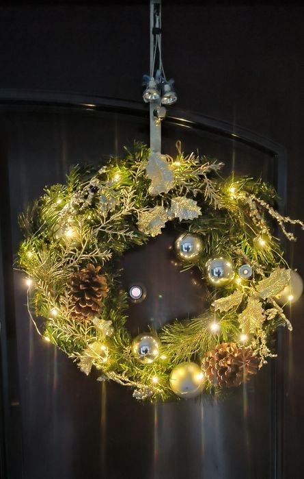 Венок  новогодний с гирляндой