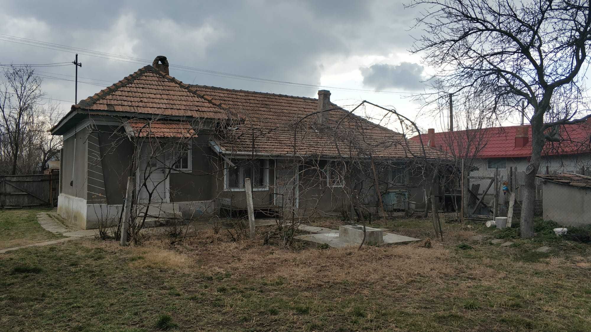 Cioranii de Jos - Casă cu teren generos 1800m2 in centrul localității