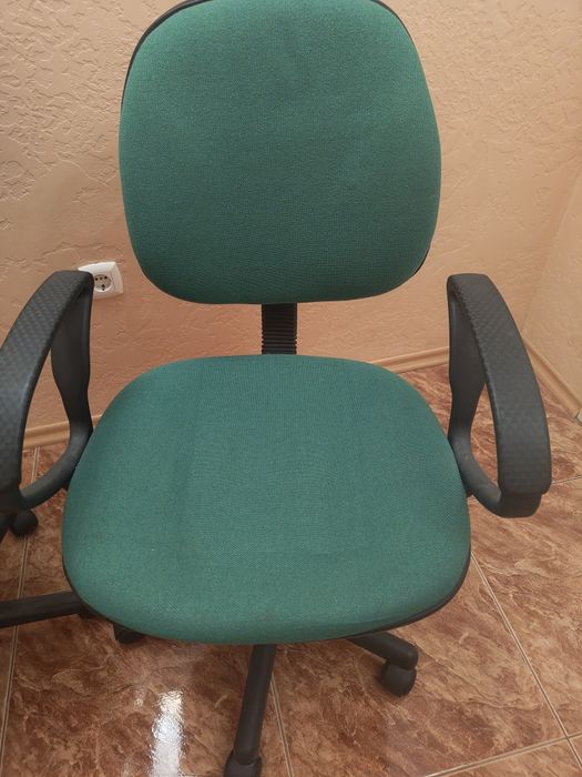 Столове за детска стая или офис