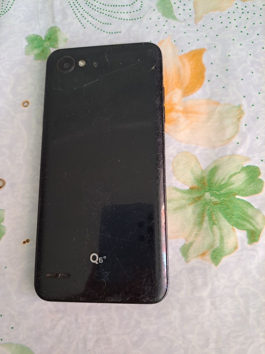 Продам телефон  lg q6 alpha