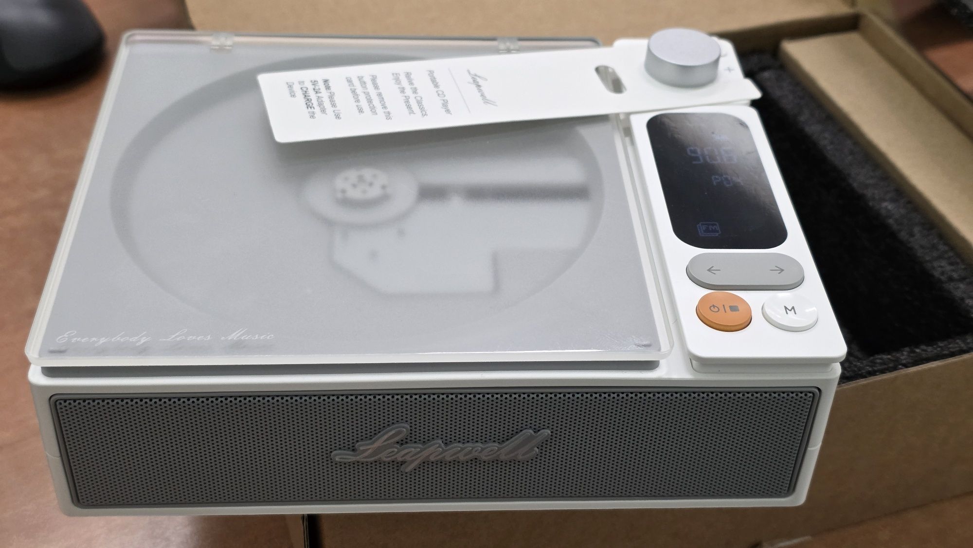 Портативен  плеър Bluetooth, FM, CD ,USB ,MP3