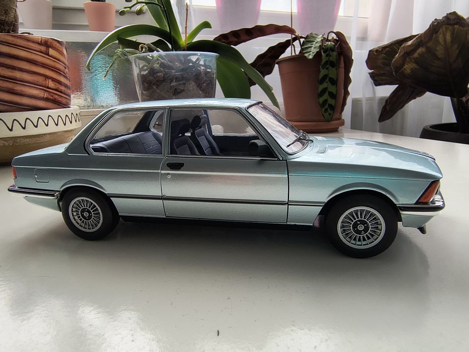 Machetă BMW 323i solido 1/18